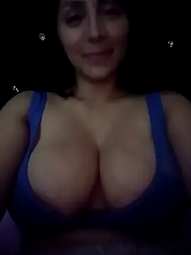 Snapshot of tiffani__love chatting on October 2025 01:25:01 AM tiffani love online show from October 2025 01:25:01 AM