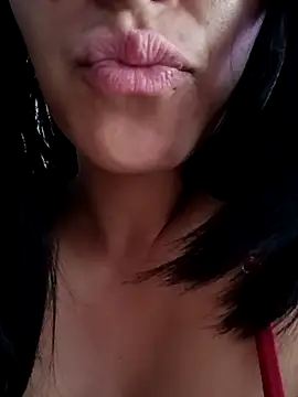 Snapshot of tiffani__love chatting on October 2025 08:18:01 PM tiffani love online show from October 2025 08:18:01 PM