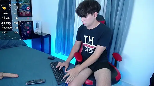 Snapshot of andyboy- chatting on December 2024 10:23:01 PM andyboy- online show from December 2024 10:23:01 PM