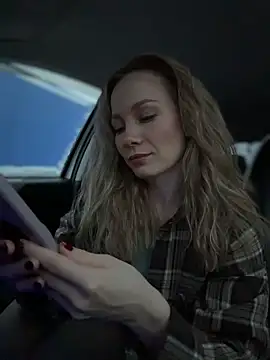 Snapshot of LavenderHot chatting on December 2025 02:28:01 AM LavenderHot online show from December 2025 02:28:01 AM