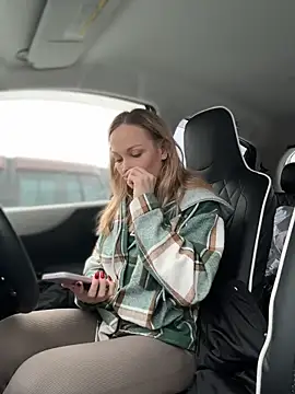 Snapshot of LavenderHot chatting on December 2025 03:00:01 AM LavenderHot online show from December 2025 03:00:01 AM