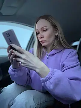 Snapshot of LavenderHot chatting on December 2025 02:40:02 AM LavenderHot online show from December 2025 02:40:02 AM