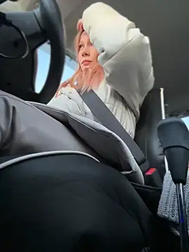 Snapshot of LavenderHot chatting on February 2026 01:51:01 AM LavenderHot online show from February 2026 01:51:01 AM