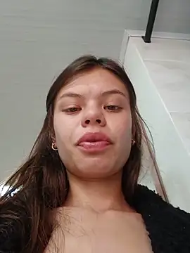 Snapshot of Violeta_12- chatting on May 2026 04:15:01 PM Violeta 12- online show from May 2026 04:15:01 PM