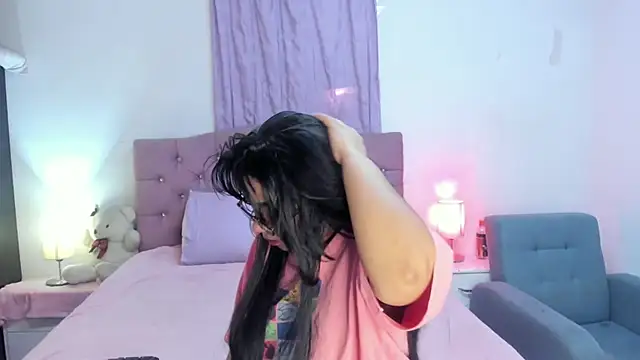 Latinabombsheell online show from March 2026 07:20:02 PM