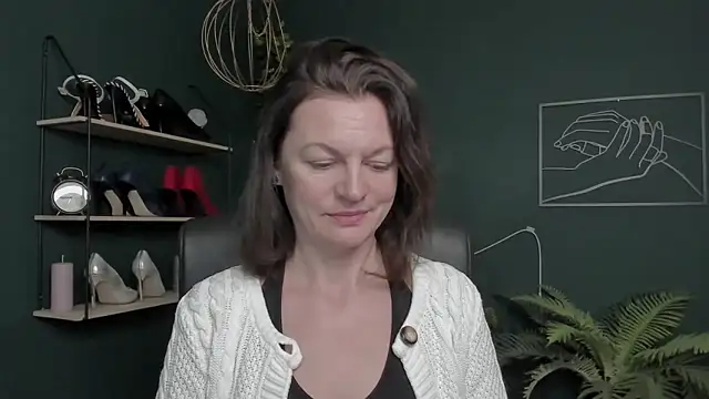 VivianWILD online show from November 2025 07:40:01 AM