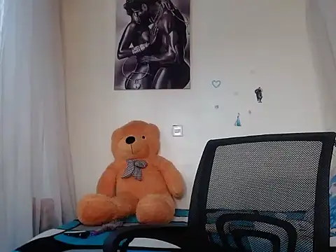 Snapshot of TeenieReeny chatting on January 2025 01:41:02 PM TeenieReeny online show from January 2025 01:41:02 PM