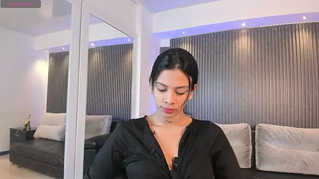 saracorraless online show from October 2025 10:56:02 AM