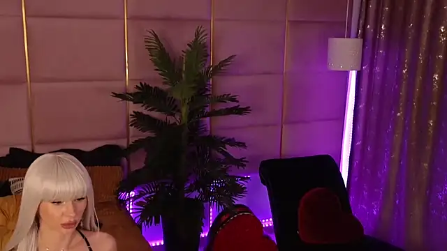 Snapshot of Elliblue chatting on January 2025 11:49:02 PM Elliblue online show from January 2025 11:49:02 PM