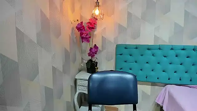Snapshot of LindaBreeS chatting on June 2026 01:34:02 PM LindaBreeS online show from June 2026 01:34:02 PM