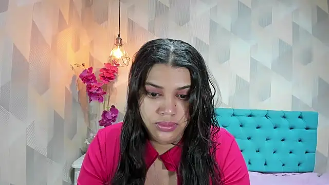 Snapshot of LindaBreeS chatting on June 2026 01:37:02 PM LindaBreeS online show from June 2026 01:37:02 PM