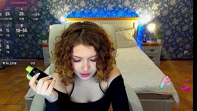Snapshot of YesPussyClover chatting on January 2025 11:02:02 AM YesPussyClover online show from January 2025 11:02:02 AM