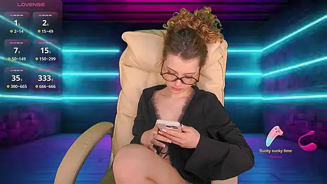 Snapshot of YesPussyClover chatting on March 2025 03:35:02 AM YesPussyClover online show from March 2025 03:35:02 AM