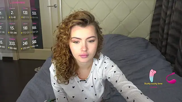 Snapshot of YesPussyClover chatting on October 2025 07:46:02 PM YesPussyClover online show from October 2025 07:46:02 PM