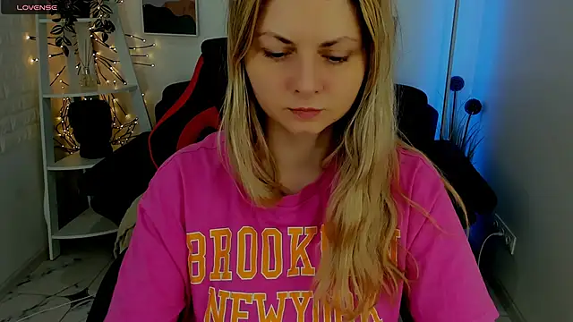 SmilingEmily  online show from March 2025 07:24:01 AM