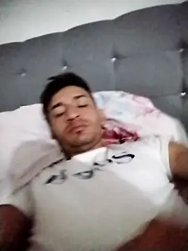 Snapshot of Yesiell chatting on November 2025 10:10:02 PM Yesiell online show from November 2025 10:10:02 PM