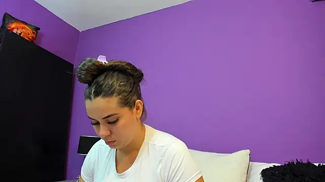 Snapshot of MadisonJenner chatting on February 2026 11:22:02 AM MadisonJenner online show from February 2026 11:22:02 AM