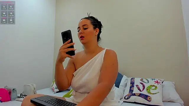 Snapshot of MadisonJenner chatting on March 2026 12:18:01 PM MadisonJenner online show from March 2026 12:18:01 PM