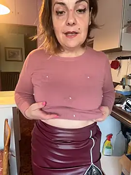 Snapshot of Sunbelxx chatting on November 2025 09:09:01 AM Sunbelxx online show from November 2025 09:09:01 AM