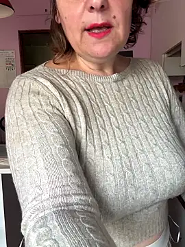 Snapshot of Sunbelxx chatting on November 2025 09:42:02 AM Sunbelxx online show from November 2025 09:42:02 AM