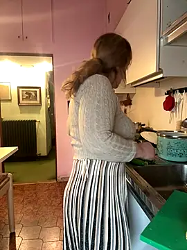 Snapshot of Sunbelxx chatting on December 2025 09:18:02 AM Sunbelxx online show from December 2025 09:18:02 AM