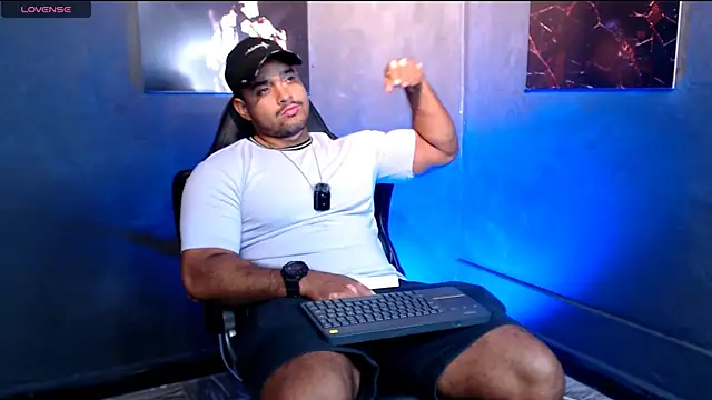 Snapshot of Big_furry_bear13 chatting on October 2025 06:22:02 AM Big furry bear13 online show from October 2025 06:22:02 AM