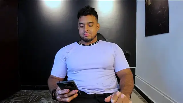 Big furry bear13 online show from April 2026 04:46:02 AM