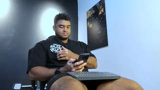 Snapshot of Big_furry_bear13 chatting on May 2026 10:04:01 PM Big furry bear13 online show from May 2026 10:04:01 PM