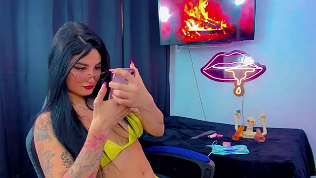 sunshine uwu22 online show from March 2026 06:45:02 PM