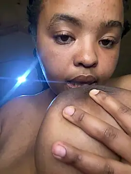 Snapshot of Linahlove chatting on March 2025 07:45:02 PM Linahlove online show from March 2025 07:45:02 PM