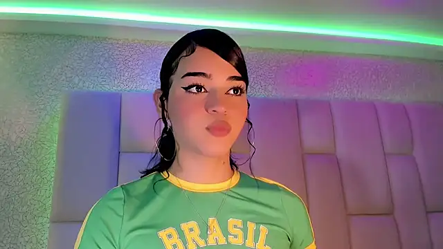 Snapshot of Summer_walkerr chatting on January 2025 03:50:01 PM Summer walkerr online show from January 2025 03:50:01 PM