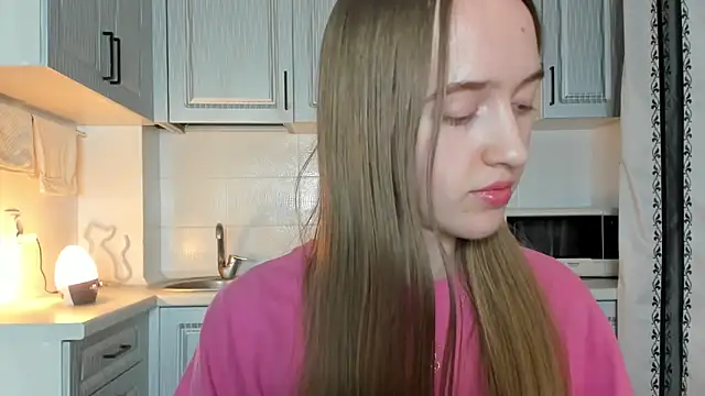 Snapshot of leslie_my_lovee chatting on November 2025 07:03:02 PM leslie my lovee online show from November 2025 07:03:02 PM