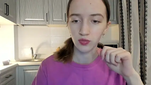 Snapshot of leslie_my_lovee chatting on December 2025 06:46:02 PM leslie my lovee online show from December 2025 06:46:02 PM