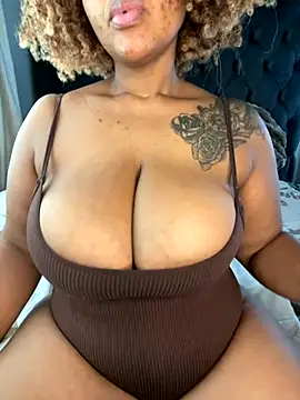 Snapshot of MILL204 chatting on December 2025 04:44:02 AM MILL204 online show from December 2025 04:44:02 AM