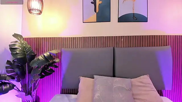 NicolleeEvanss online show from April 2026 11:05:02 AM