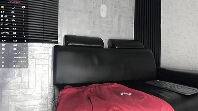 Lil Curved online show from October 2025 12:18:02 PM