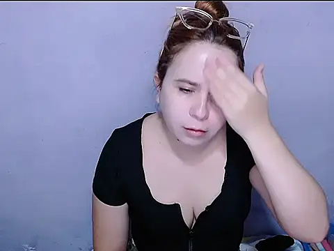 SubLayla01 online show from April 2026 06:59:02 PM