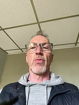 les-machinesxh online show from April 2026 02:06:01 PM