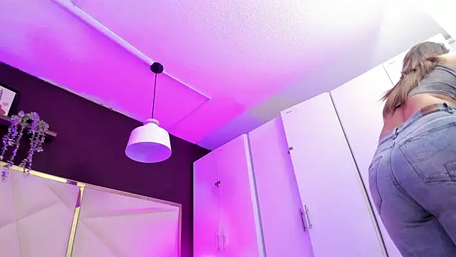 April bowie online show from November 2025 11:21:02 AM