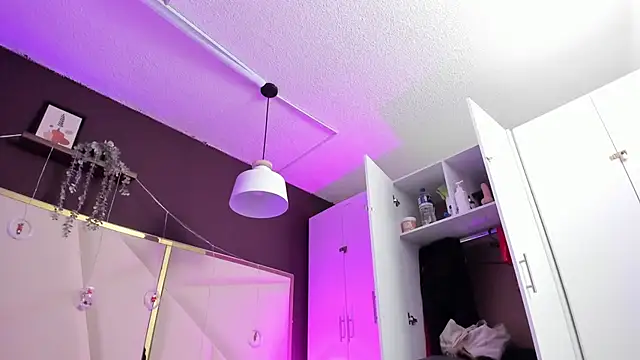 Snapshot of April_bowie chatting on December 2025 11:39:02 AM April bowie online show from December 2025 11:39:02 AM