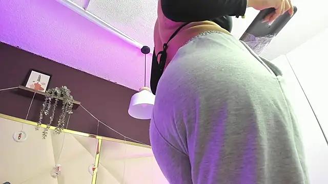 Snapshot of April_bowie chatting on December 2025 11:40:02 AM April bowie online show from December 2025 11:40:02 AM