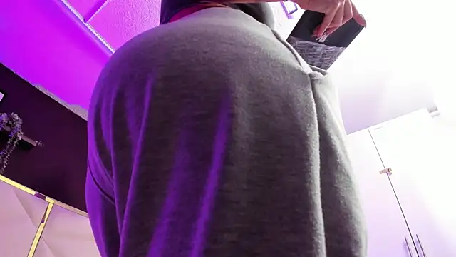 Snapshot of April_bowie chatting on January 2026 11:47:01 AM April bowie online show from January 2026 11:47:01 AM