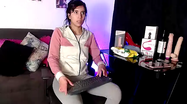 Snapshot of Yeimy_sweetf chatting on January 2025 11:56:02 PM Yeimy sweetf online show from January 2025 11:56:02 PM