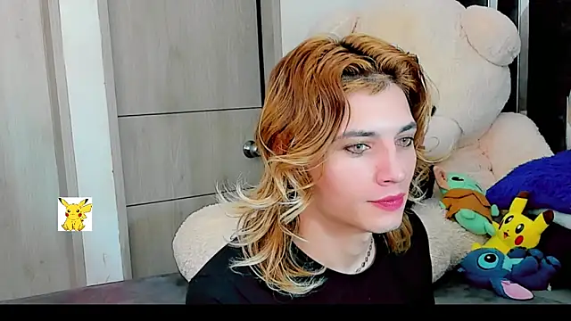 Snapshot of honey_skin chatting on December 2024 01:18:02 AM honey skin online show from December 2024 01:18:02 AM