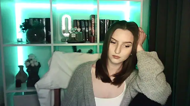 X Alisa online show from April 2026 06:28:01 PM