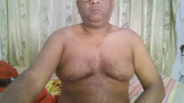 Snapshot of Beargryzzly chatting on January 2025 02:31:01 PM Beargryzzly online show from January 2025 02:31:01 PM