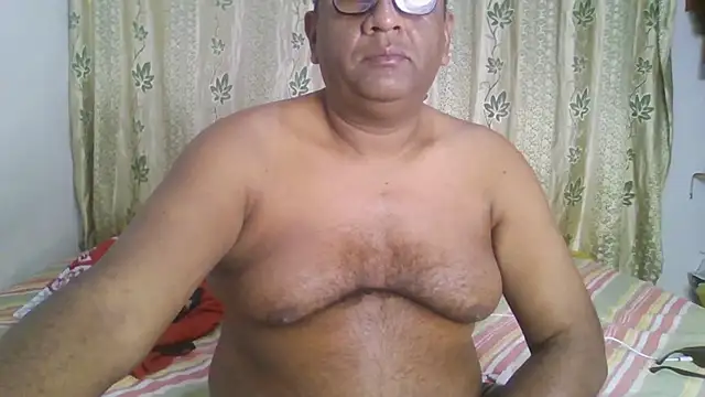 Snapshot of Beargryzzly chatting on January 2025 03:31:01 AM Beargryzzly online show from January 2025 03:31:01 AM