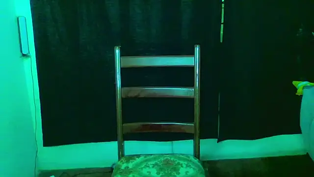 Snapshot of Beargryzzly chatting on November 2025 06:57:01 PM Beargryzzly online show from November 2025 06:57:01 PM