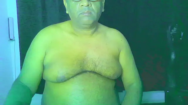 Snapshot of Beargryzzly chatting on November 2025 08:24:02 PM Beargryzzly online show from November 2025 08:24:02 PM