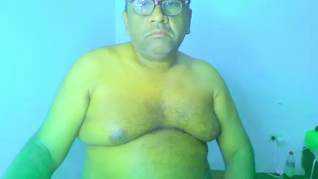 Snapshot of Beargryzzly chatting on November 2025 02:38:01 PM Beargryzzly online show from November 2025 02:38:01 PM